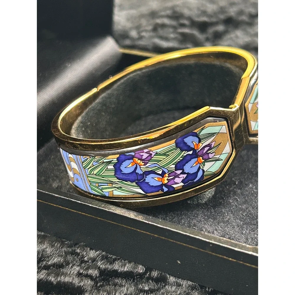 Michaela Frey Wien Vintage Enamel Hinged Bangle Bracelet Gold Tone Floral Iris